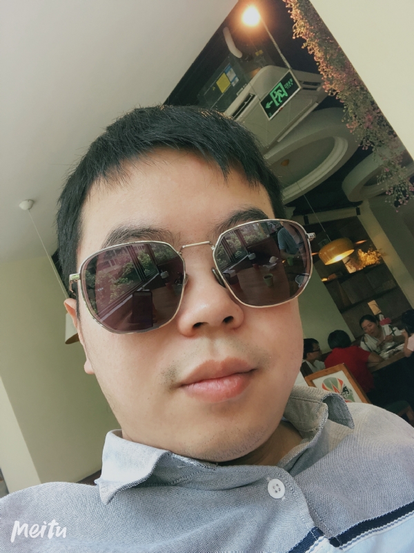月台等路人的第一张照片--平和征婚网