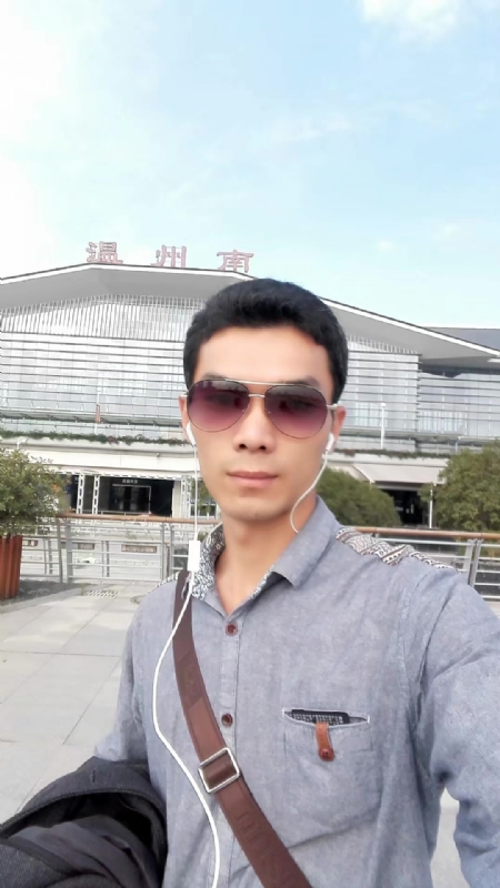 错把真心喂了狗的第三张照片--平和征婚网